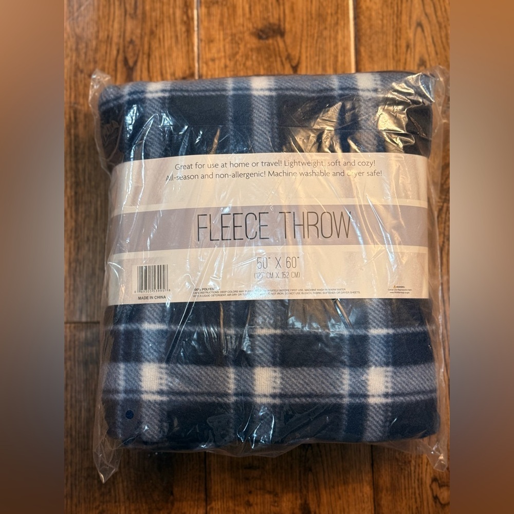 NWT Plaid Soft Cozy Fleece Throw Blanket in Blue/White. Size: 50” x 60”.